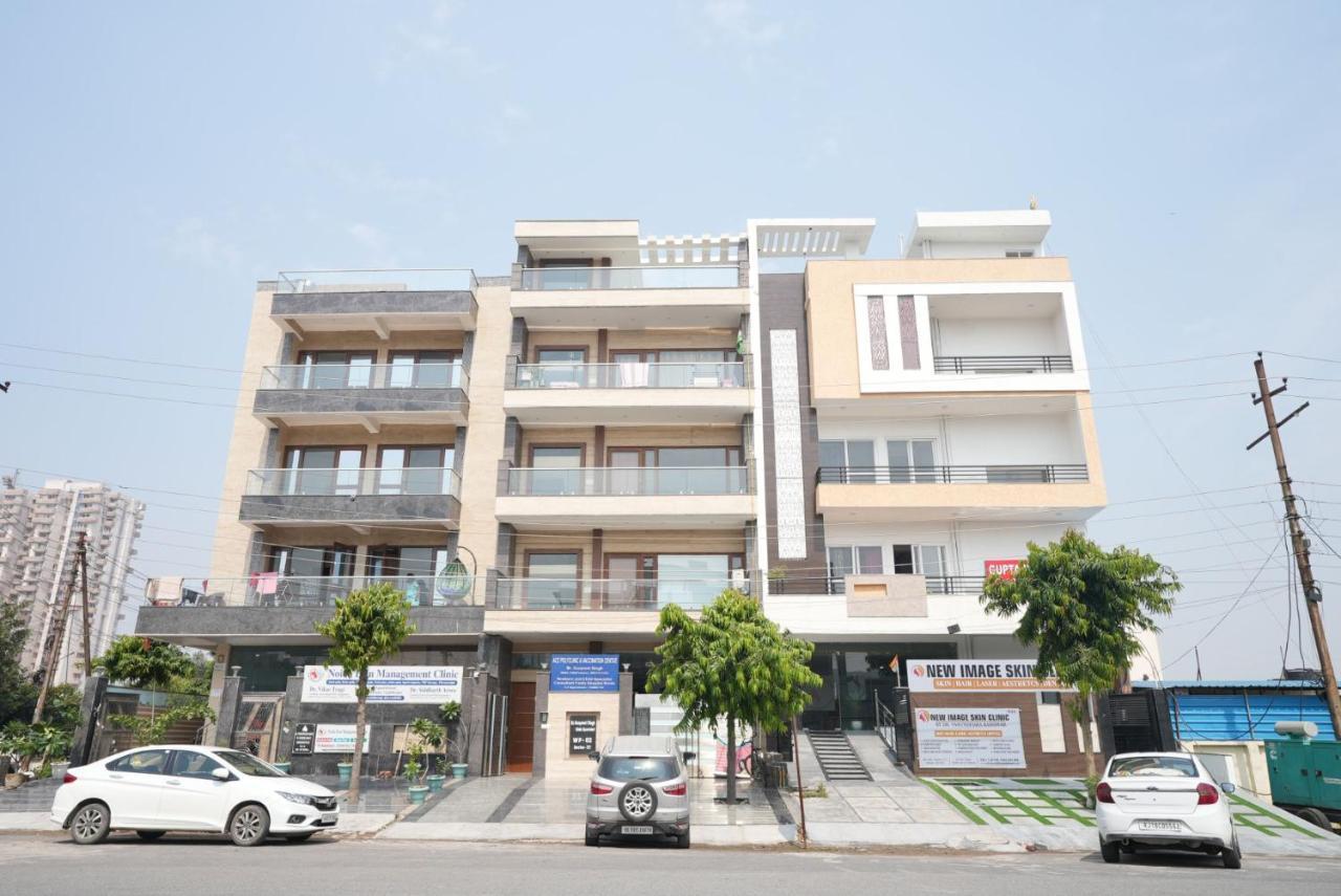 Gupta Residency Near Ajnara Heritage Noida Exterior photo