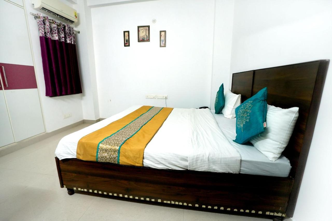 Gupta Residency Near Ajnara Heritage Noida Exterior photo