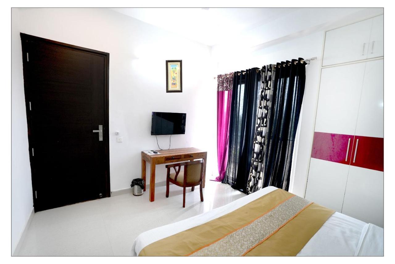 Gupta Residency Near Ajnara Heritage Noida Exterior photo