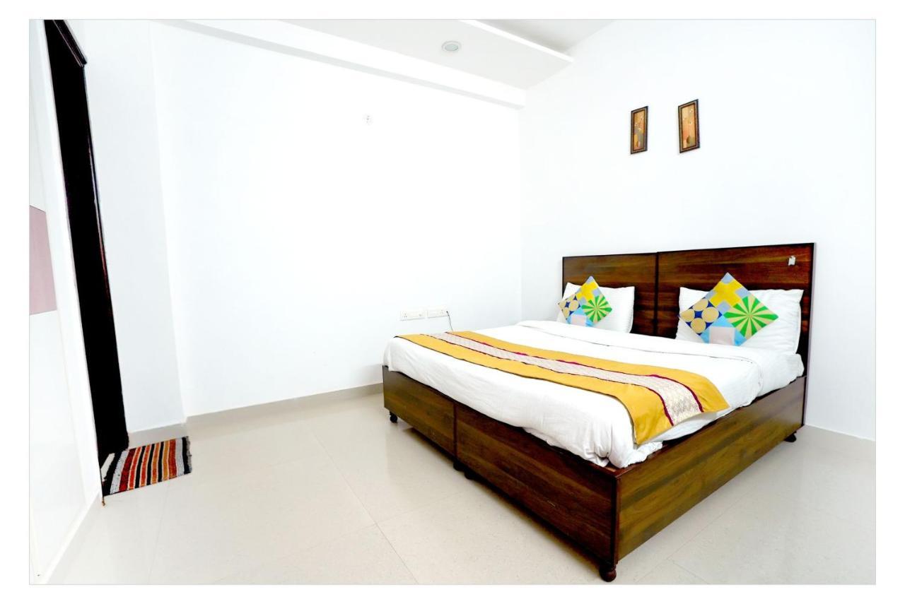 Gupta Residency Near Ajnara Heritage Noida Exterior photo