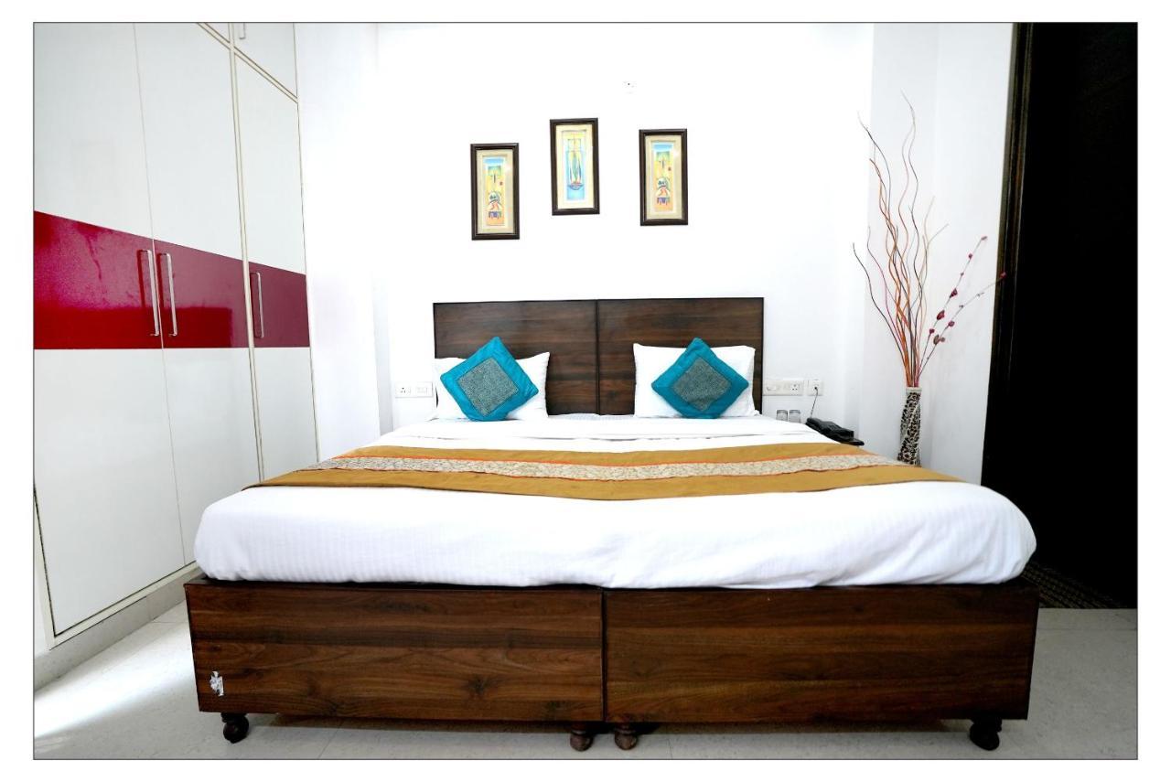 Gupta Residency Near Ajnara Heritage Noida Exterior photo