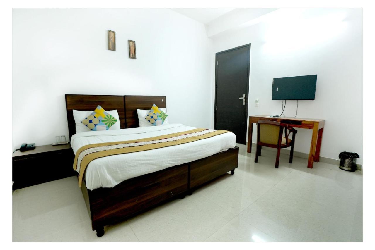 Gupta Residency Near Ajnara Heritage Noida Exterior photo