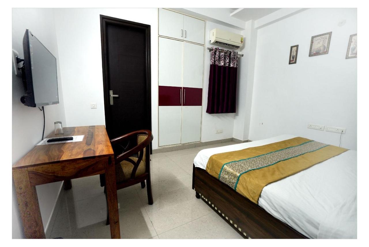 Gupta Residency Near Ajnara Heritage Noida Exterior photo