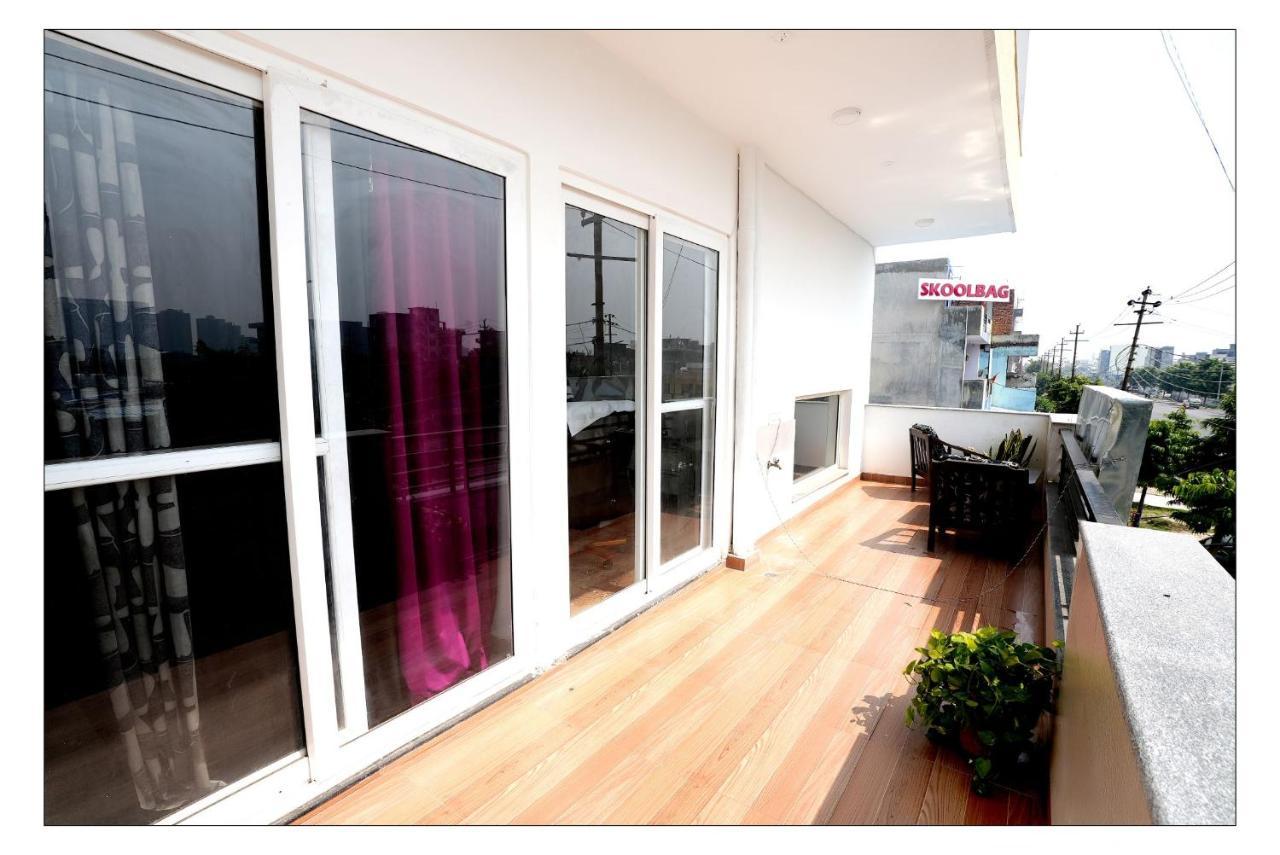 Gupta Residency Near Ajnara Heritage Noida Exterior photo