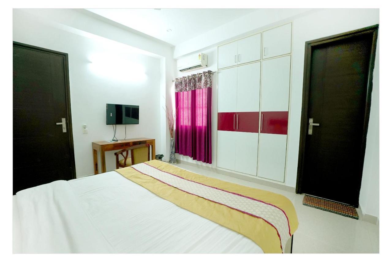 Gupta Residency Near Ajnara Heritage Noida Exterior photo